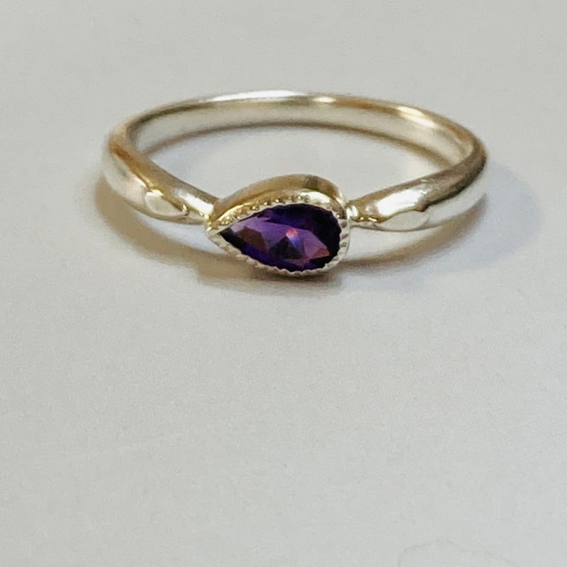 古希祝い 2月誕生石】アメジスト ペアシェイプ 一粒デザインリング/雨