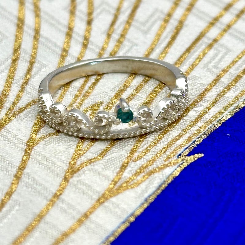 グランディディアライト プリンセスリング｜希少石がきらめく、繊細  