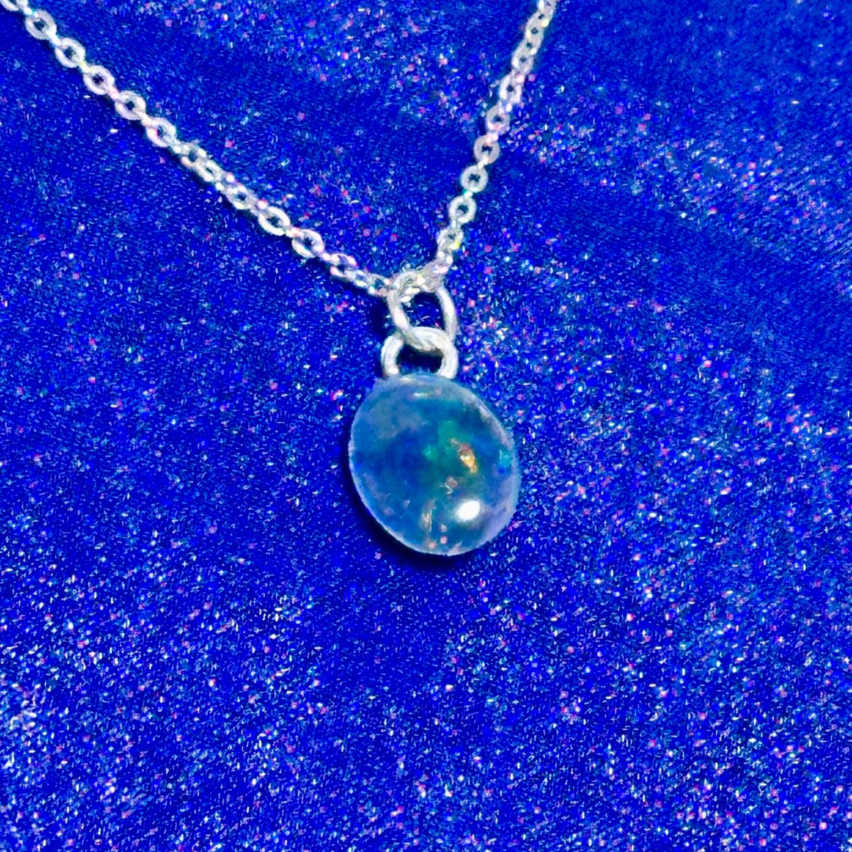 オパールネックレス｜夜空を閉じ込めた幸運の天然石ジュエリー