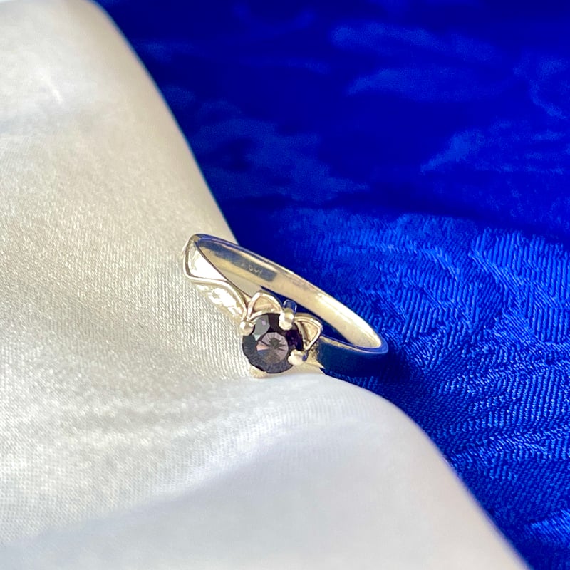 ねこ守りシリーズ】猫ちゃんリング/ガーネット | ジュエリー春日