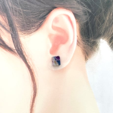 蛍光 フローライトの原石ピアス/マルチカラー