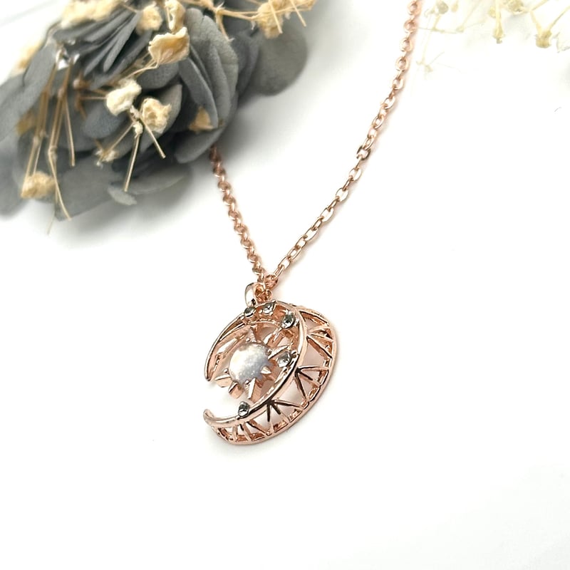 月と太陽のお守りネックレス ｜ムーンストーン | ジュエリー春日