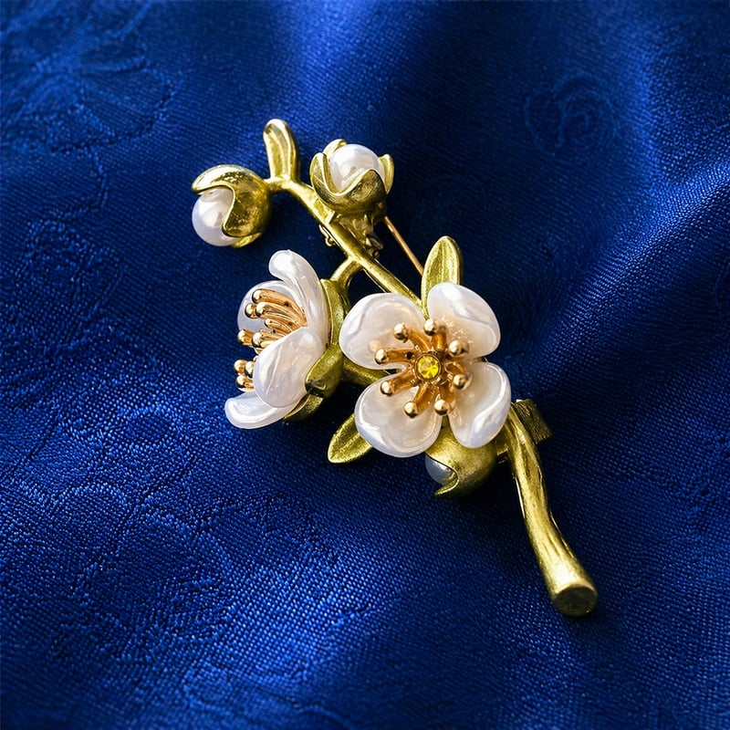 梅ブローチ｜和の美とゴッホの色彩が重なるアートアクセサリー