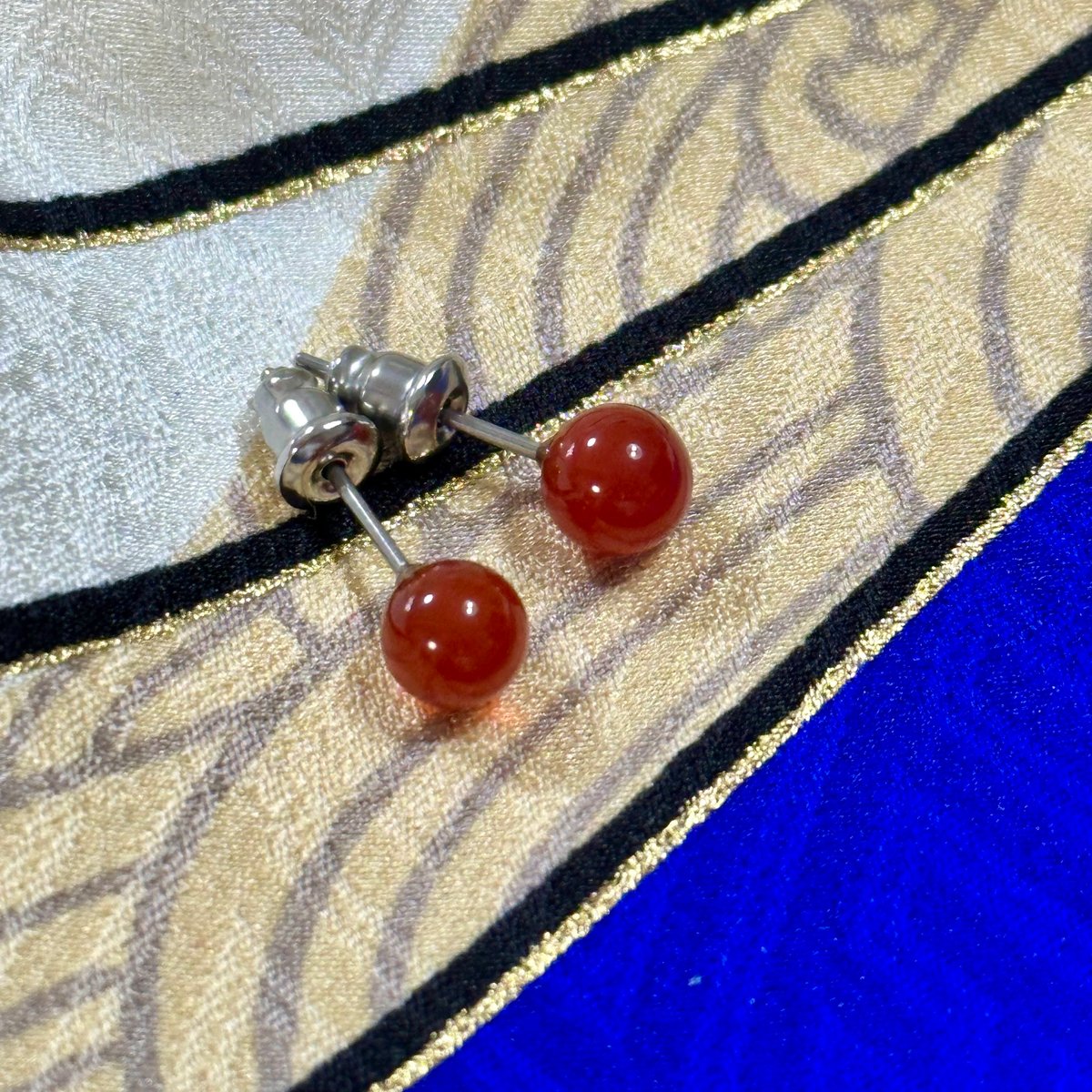 選べるアゲートピアス｜ブルー or レッドの天然石一粒ピアス