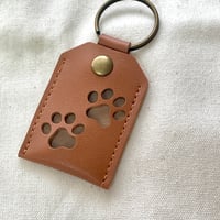 【思いを詰め込む】ペットの毛を入れられる肉球キーホルダー