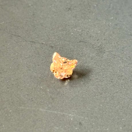 猫カットルース｜金運を引き寄せるシャンパンゴールド・お守り猫ストーン