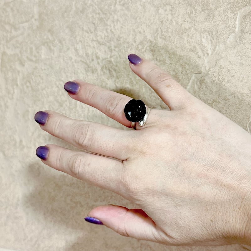 黒いバラデザインリング 黒薔薇リング｜天然石オニキス薔薇フリーサイズ指輪 | ジュエリー春日