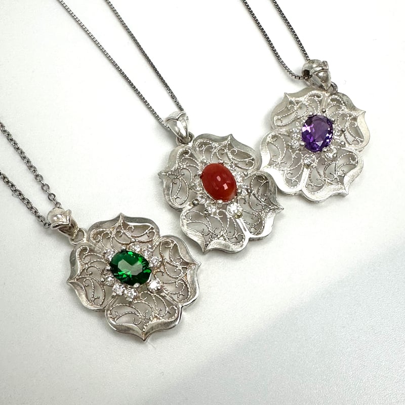 唐草模様ネックレス｜エメラルドカラー | ジュエリー春日