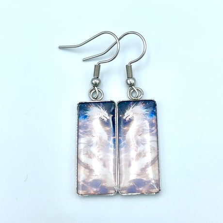 【縁起物】白龍さまのお守りピアス