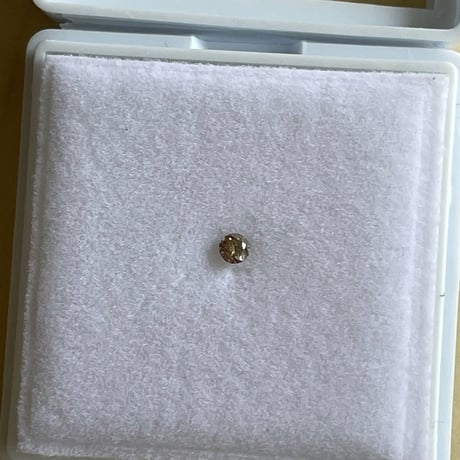 ブラウンダイヤモンド 天然石ルース 0.08ct / 2.6mm×2.6mm