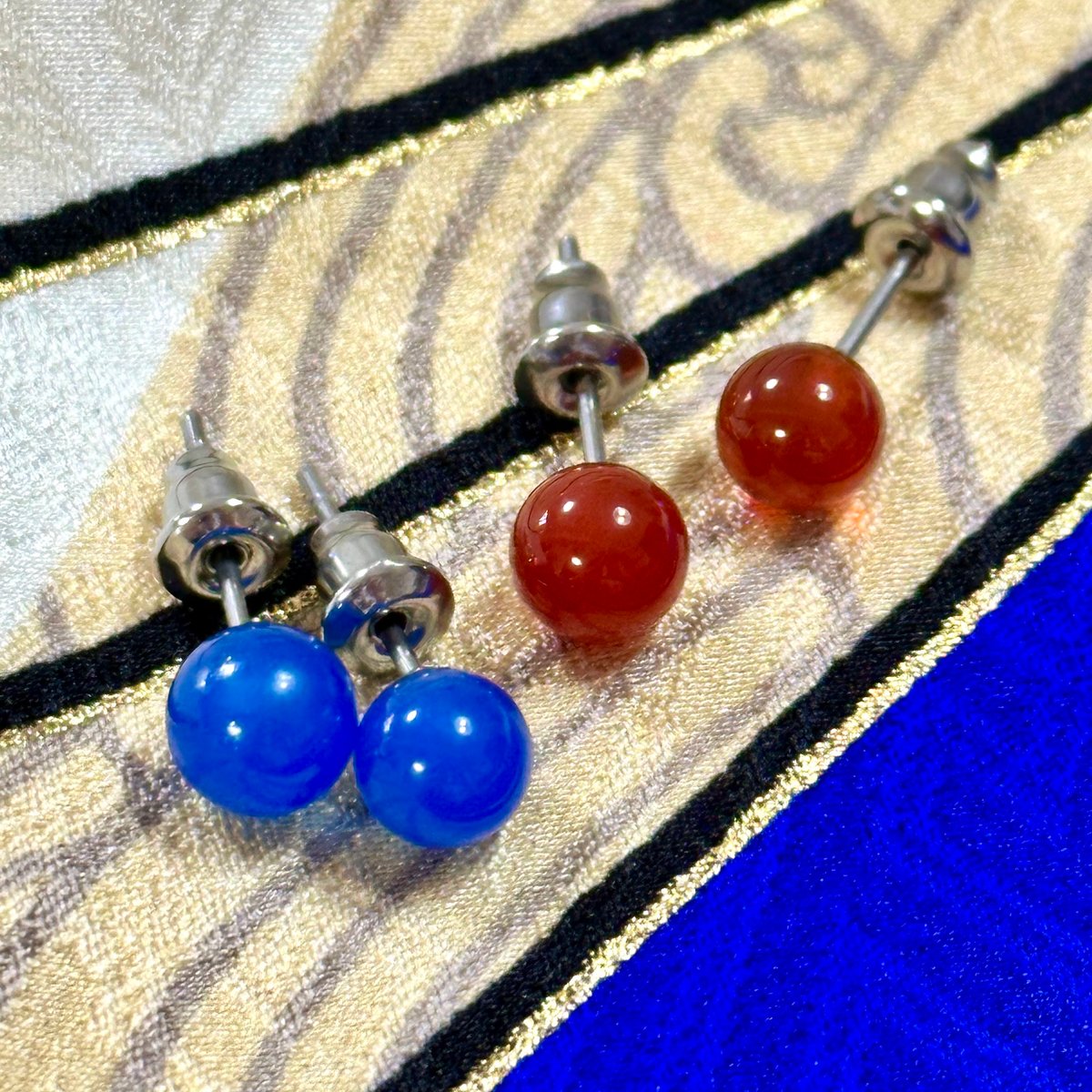 選べるアゲートピアス｜ブルー or レッドの天然石一粒ピアス