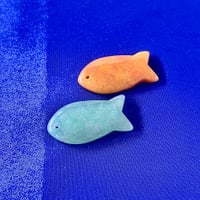 魚モチーフ天然石チャーム2個セット｜グリーンアベンチュリン＆トパーズの通し穴付きペンダントTOP