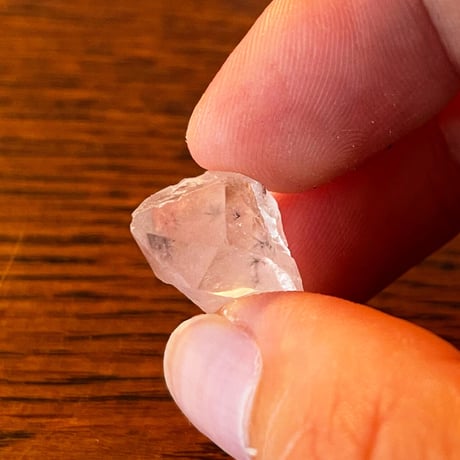 【原石クオーツ】幸せを運ぶ星入り水晶