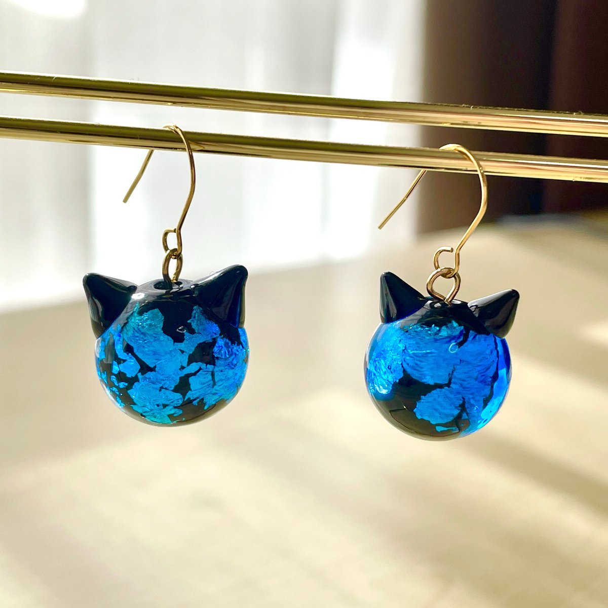 超希少】ホタルガラス 猫玉ピアス｜アレルギー対応 | ジュエリー春日