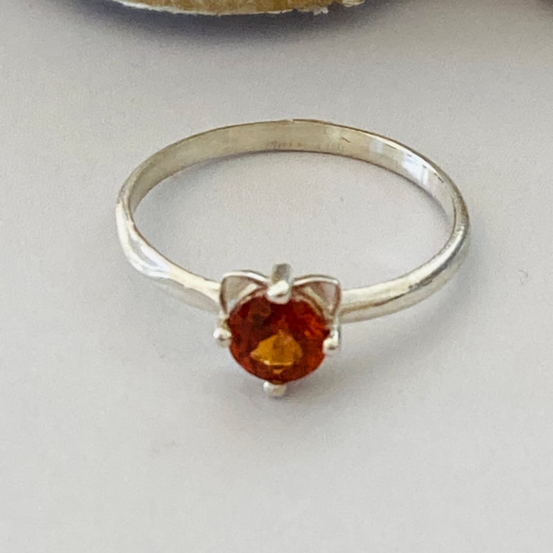 ねこ守りシリーズ】猫ちゃんリング｜ガーネット｜1月誕生石