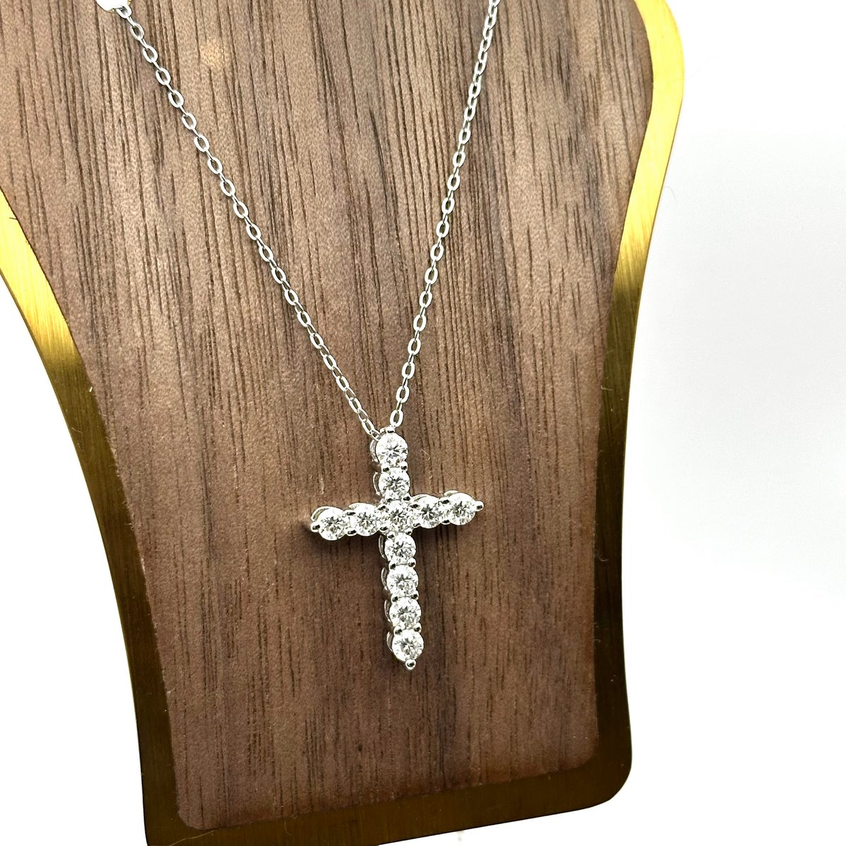 【秒で映える】モアサナイト×シルバー925クロスネックレス（メンズ人気No.1） Amazon | [Chicflare] モアサナイト 十字架 ネックレス