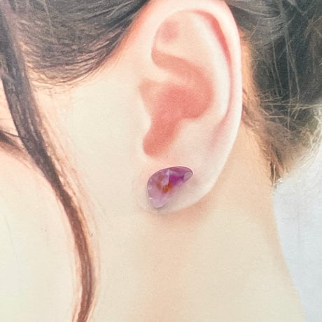 蛍光　フローライトの原石ピアス/ピンク