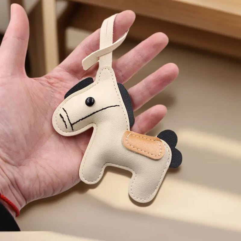 お守りホース｜通し穴付き馬のレザーチャーム | ジュエリー春日