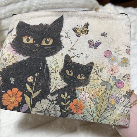 黒猫親子のアートポーチ｜蝶と花が舞う癒しの両面デザイン