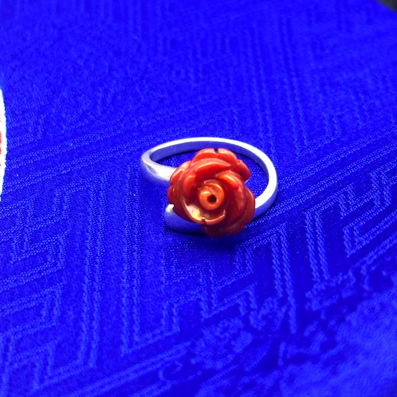 赤珊瑚 薔薇彫刻リング｜天然石×フリーサイズで咲く花ジュエリー