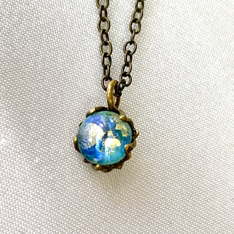 【チェコガラス】光を抱く6mmネックレス〈アンティーク風〉