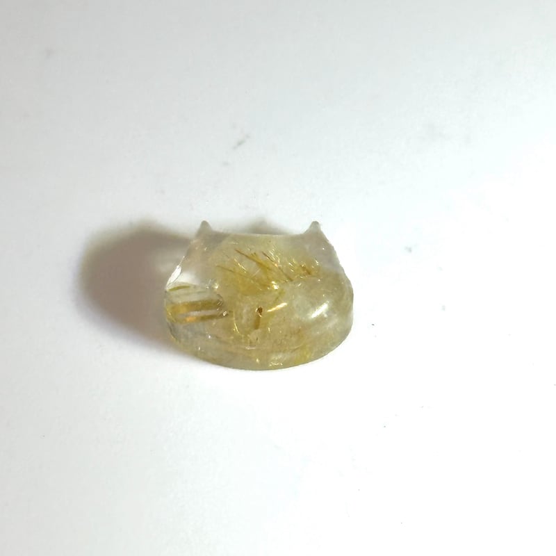 宝石ルース　 『可愛いネコちゃんカット！』希少な天然クォーツ1.47カラット！ 販売済 ニャッキさま専用 宝石ルース ネコちゃんカットです