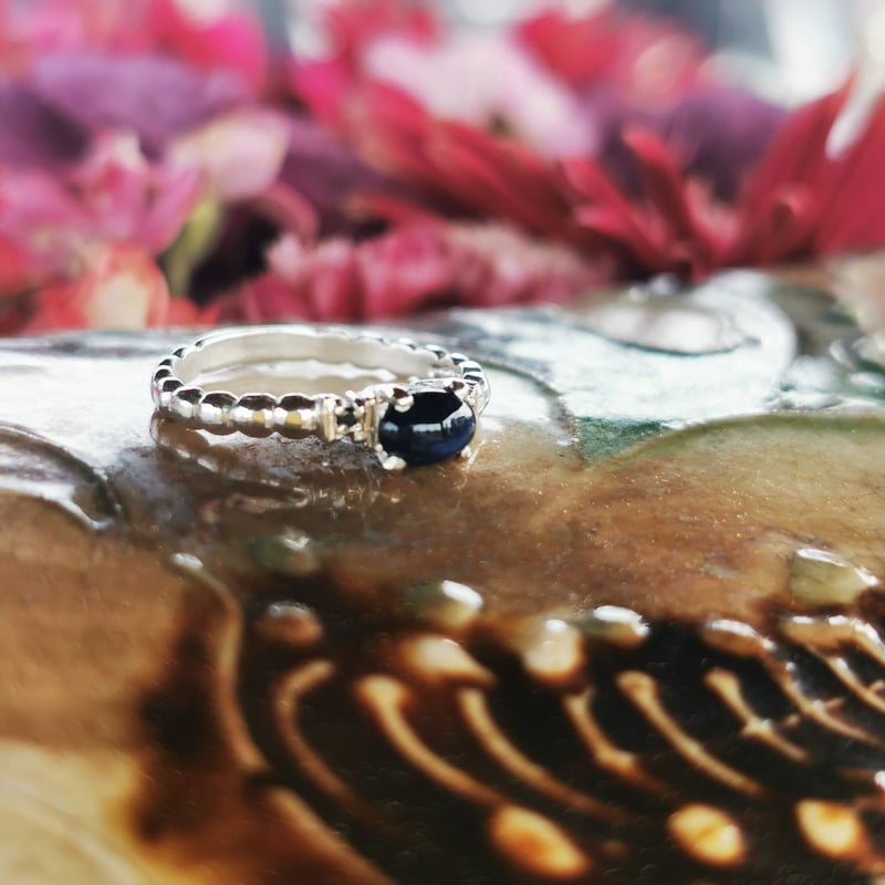 スターサファイア0.73ctとブラックダイヤのデザインリング