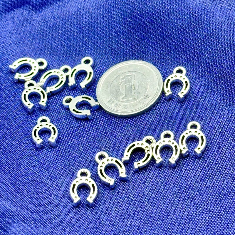 ホースシュー チャーム（馬蹄モチーフ）12個セット｜幸運のお守り