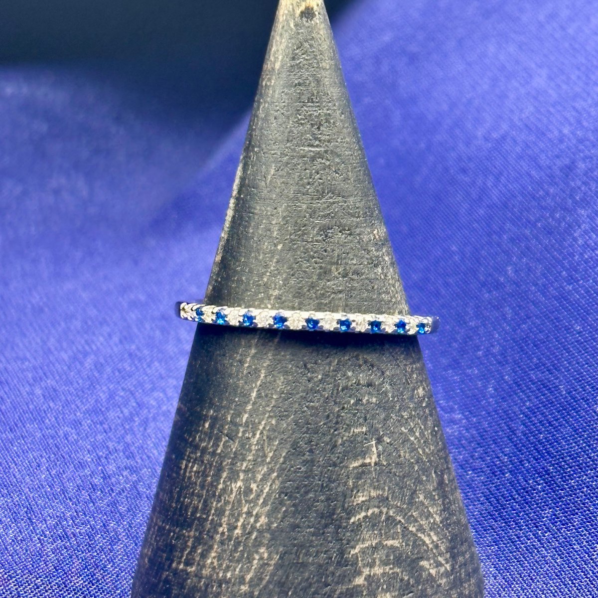 ブルーサファイア ハーフエタニティリング｜青の輝きが彩るシルバー925
