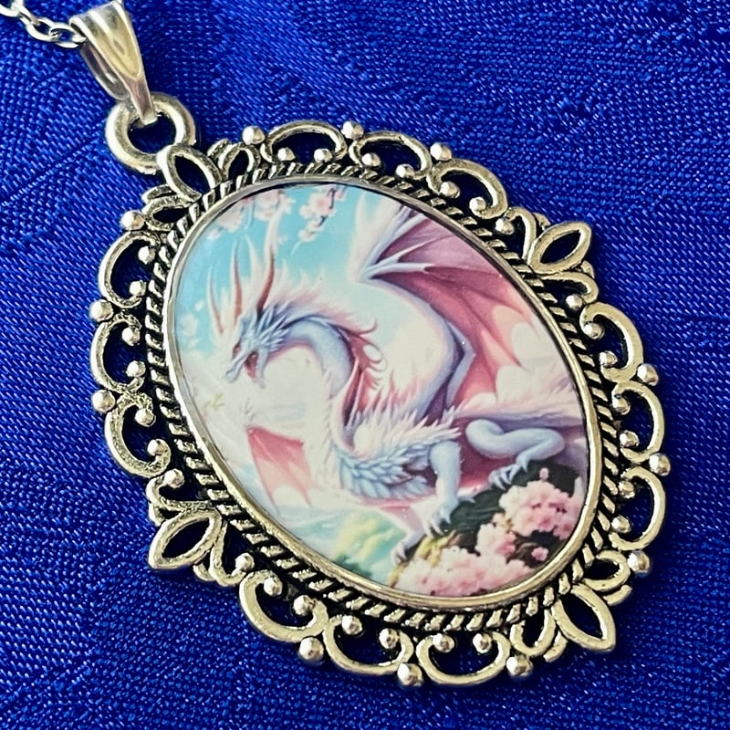 縁起物】白龍さまのお守りネックレス/白龍様と桜 | ジュエリー春日