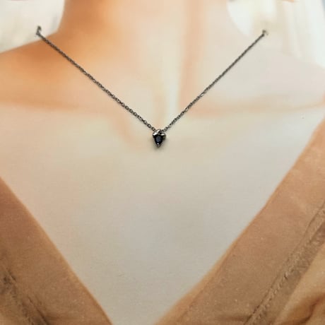アメジスト ドロップが揺れるシンプルネックレス