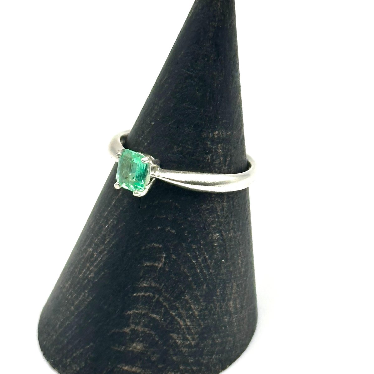 天然エメラルドリング　E0.67ct D0.53ct PT6.35g 5月 エメラルド リング – GINZA SATAKE