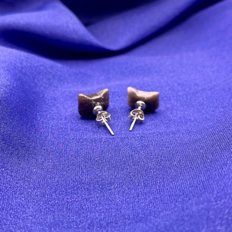 黒曜石 猫ピアス｜お守りオブシディアンのシンプル猫アクセサリー