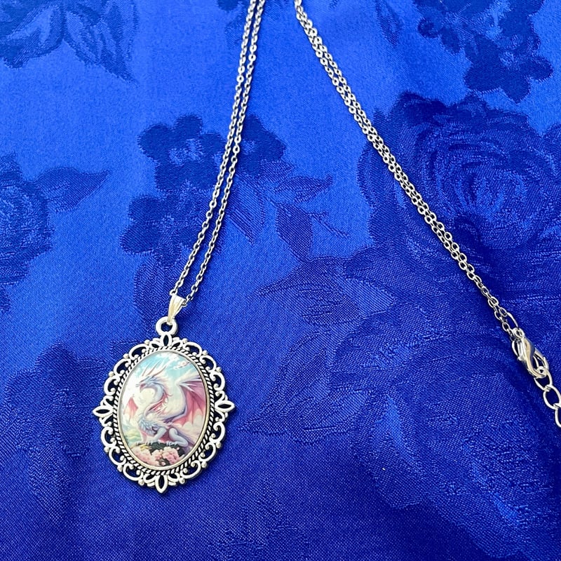 縁起物】白龍さまのお守りネックレス/白龍様と桜 | ジュエリー春日