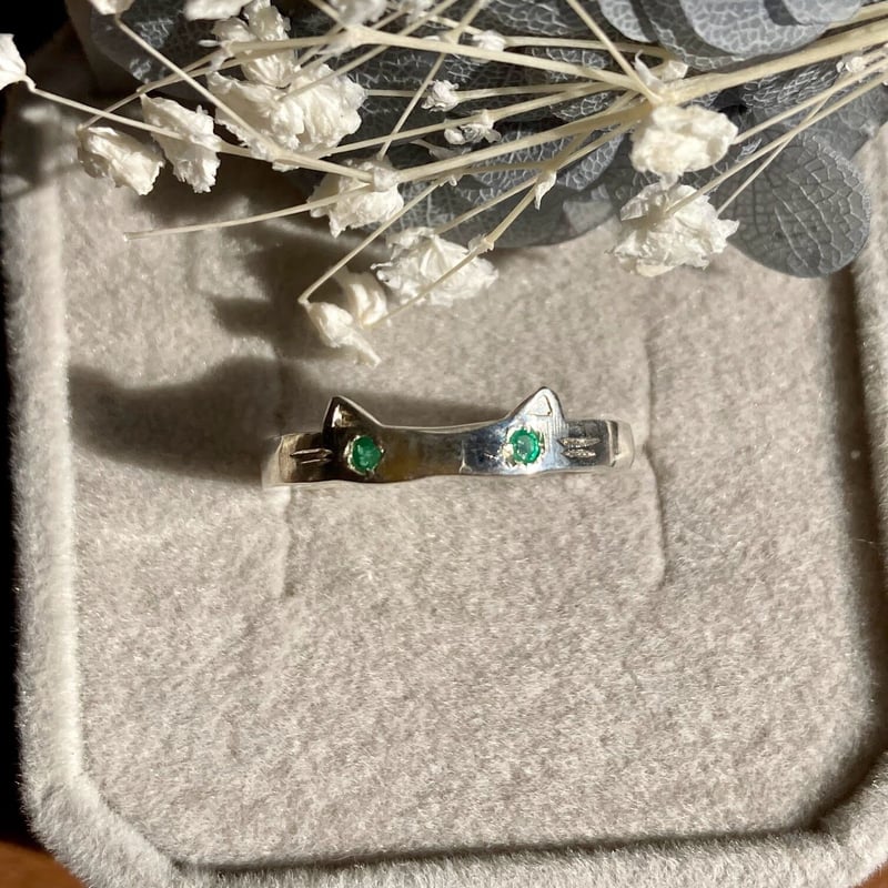 エメラルドの目を持つネコのリング★格安‼️ ねこ守りシリーズ】幸運の目 猫の目リング/エメラルド | ジュエリー春日