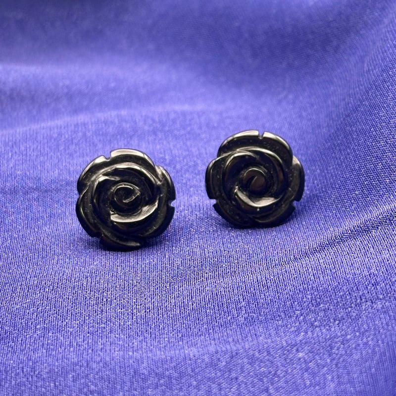 黒薔薇ピアス｜天然石オニキス薔薇ピアス | ジュエリー春日