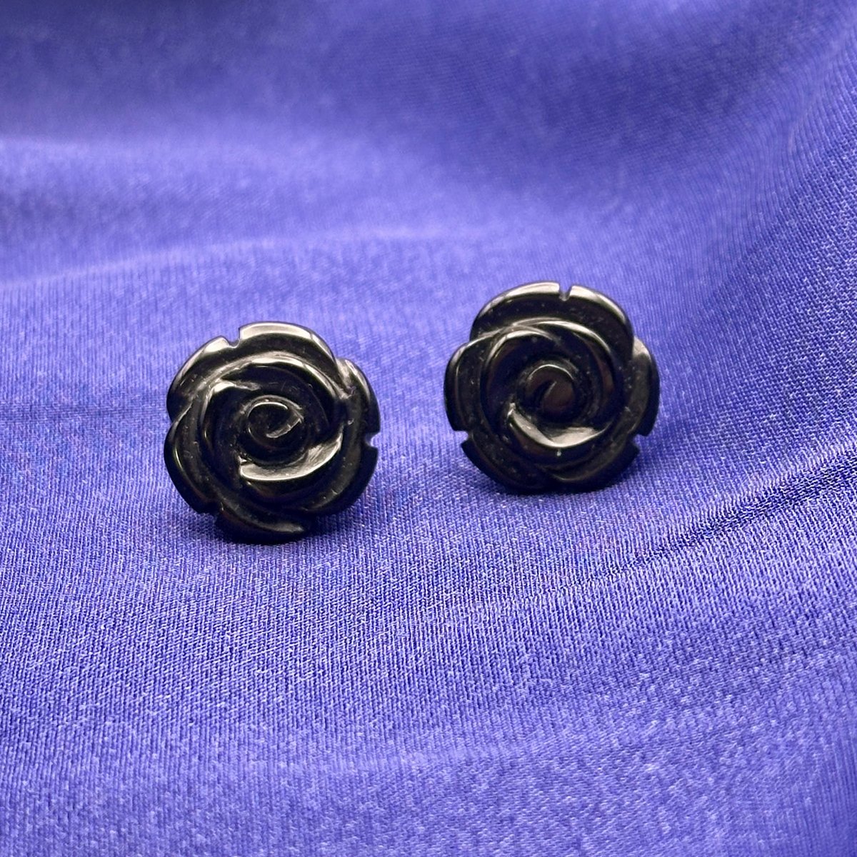 黒薔薇ピアス｜天然石オニキス薔薇ピアス | ジュエリー春日