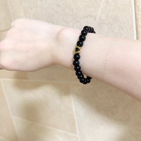 馬蹄チャームブレスレット｜黒の輝きが導くお守りアクセサリー