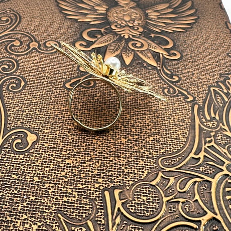 透かし細工の花模様フラワーリング｜フリーサイズ