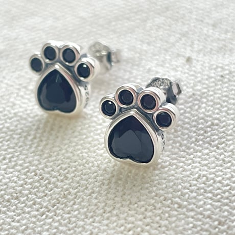 【ねこ守りシリーズ】ねこ守りピアス ーオニキスの足跡ー