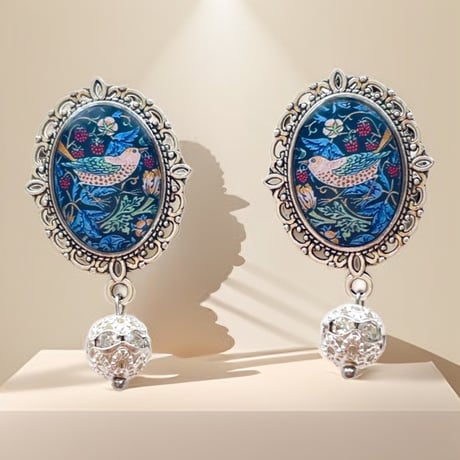【限定1点 セール品】ウイリアム・モリス「いちご泥棒」/アンティーク調ピアス