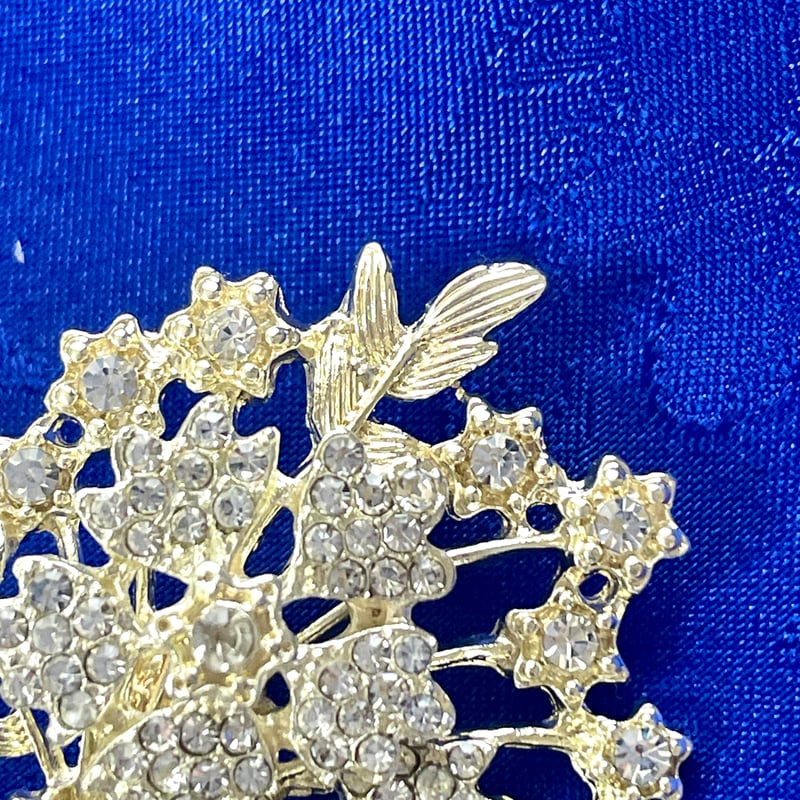 ゴールド花束ブローチ ラインストーン 上品 セレモニーアクセサリー