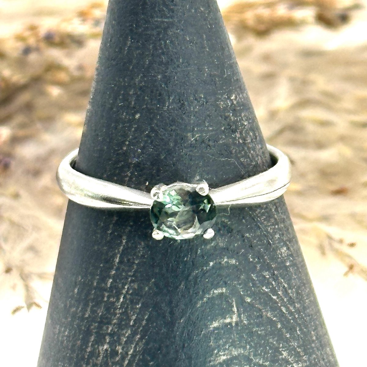 ☆りんりん グリーントルマリン 指輪 10号 ☆りんりん様専用 グリーントルマリン 指輪 10号 森に差し込む光のよう