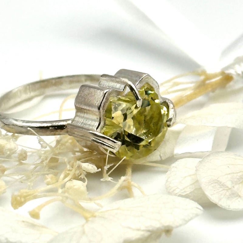 ねこ守りシリーズ】ねこの匠枠リング｜猫カットレモンクォーツ2.79ct