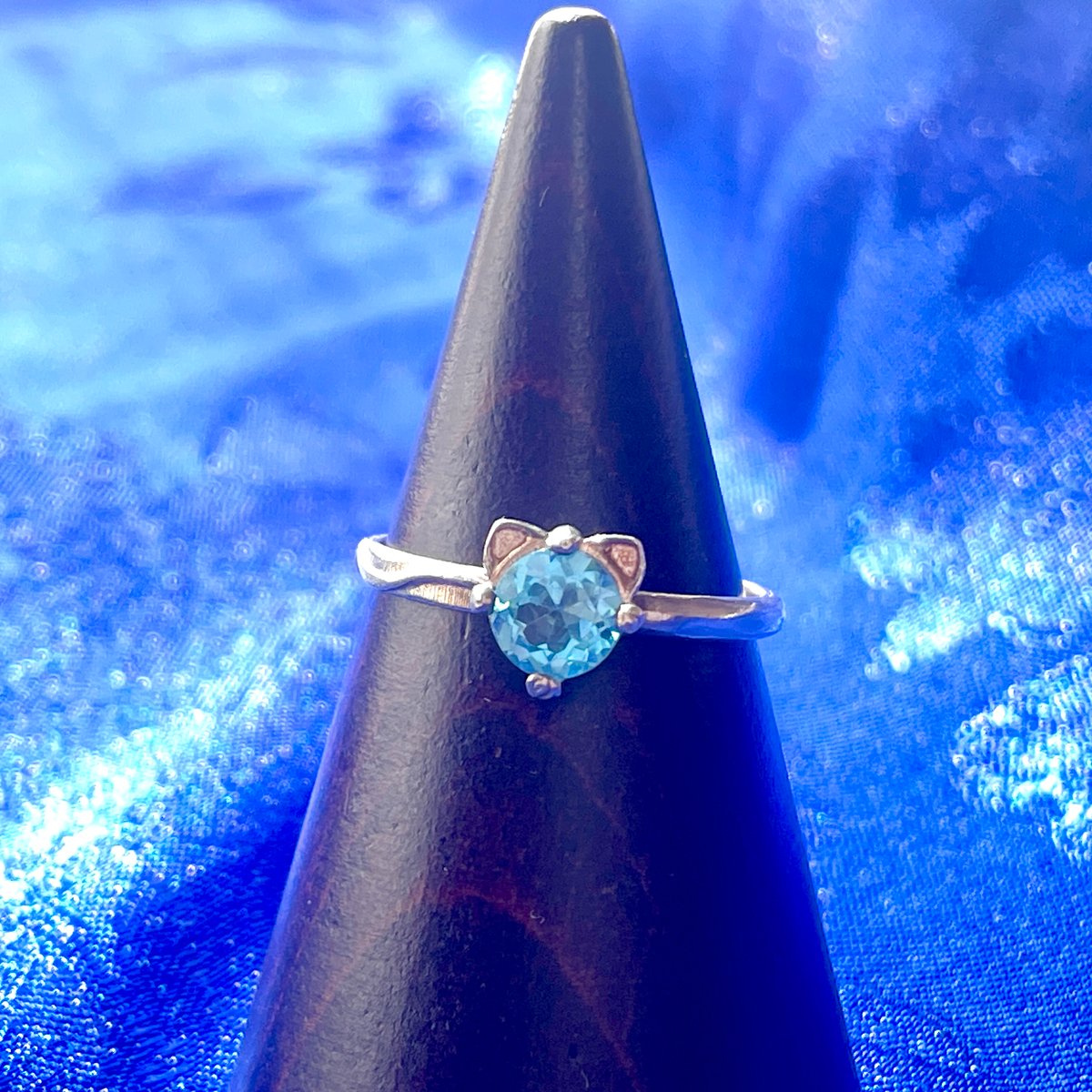 ねこ守りシリーズ】猫ちゃんリング/ブルートパーズ | ジュエリー春日