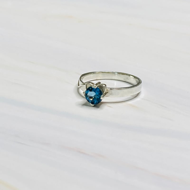 ねこ守りシリーズ】猫ちゃんリング/ブルートパーズ | ジュエリー春日