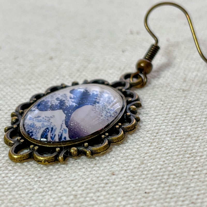 中国　アンティーク　ピアス 葛飾北斎《富嶽三十六景 神奈川沖浪裏》｜アンティーク調ピアス