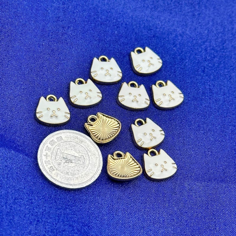 白猫フェイスチャーム 10個セット｜ホワイト×ゴールドエナメル