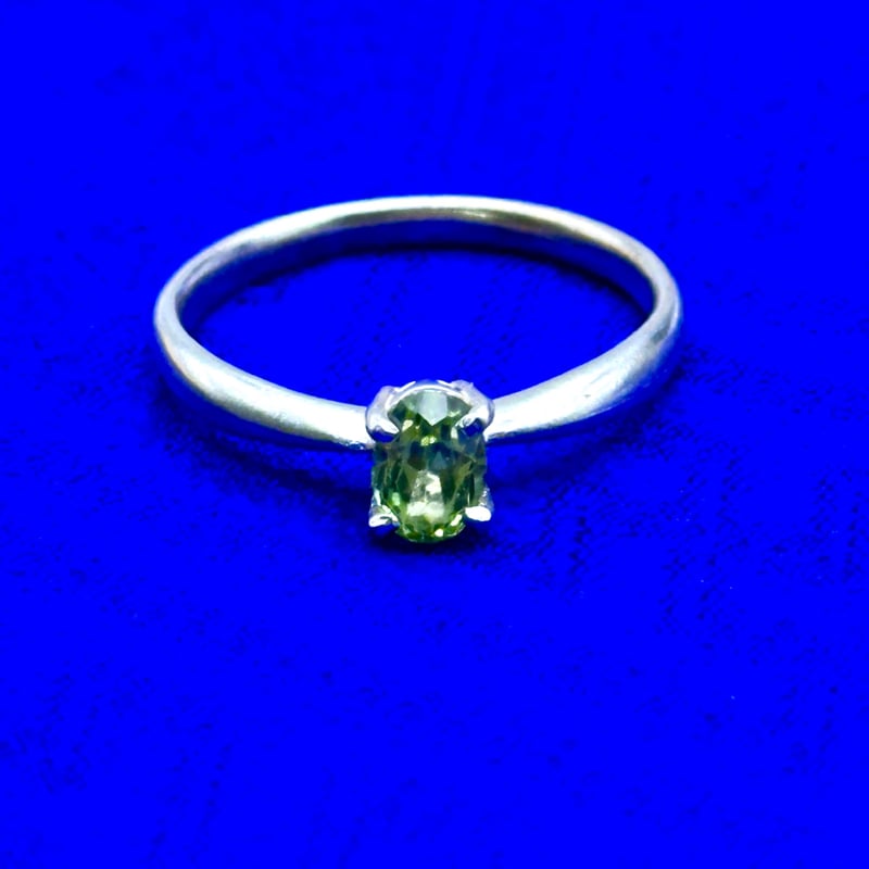 【7〜18号】ペリドット一粒リング｜天然石×誕生石のシンプルお守りジュエリー ペリドット一粒リング｜天然石×誕生石のシンプルお守り