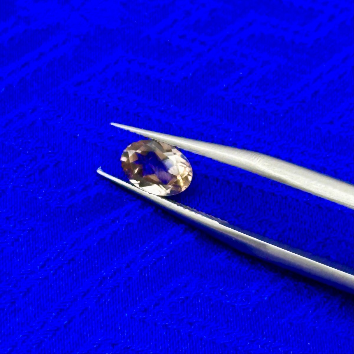 11月誕生石 シャンパントパーズ ルース 0.82ct｜天然シャンパンカラー